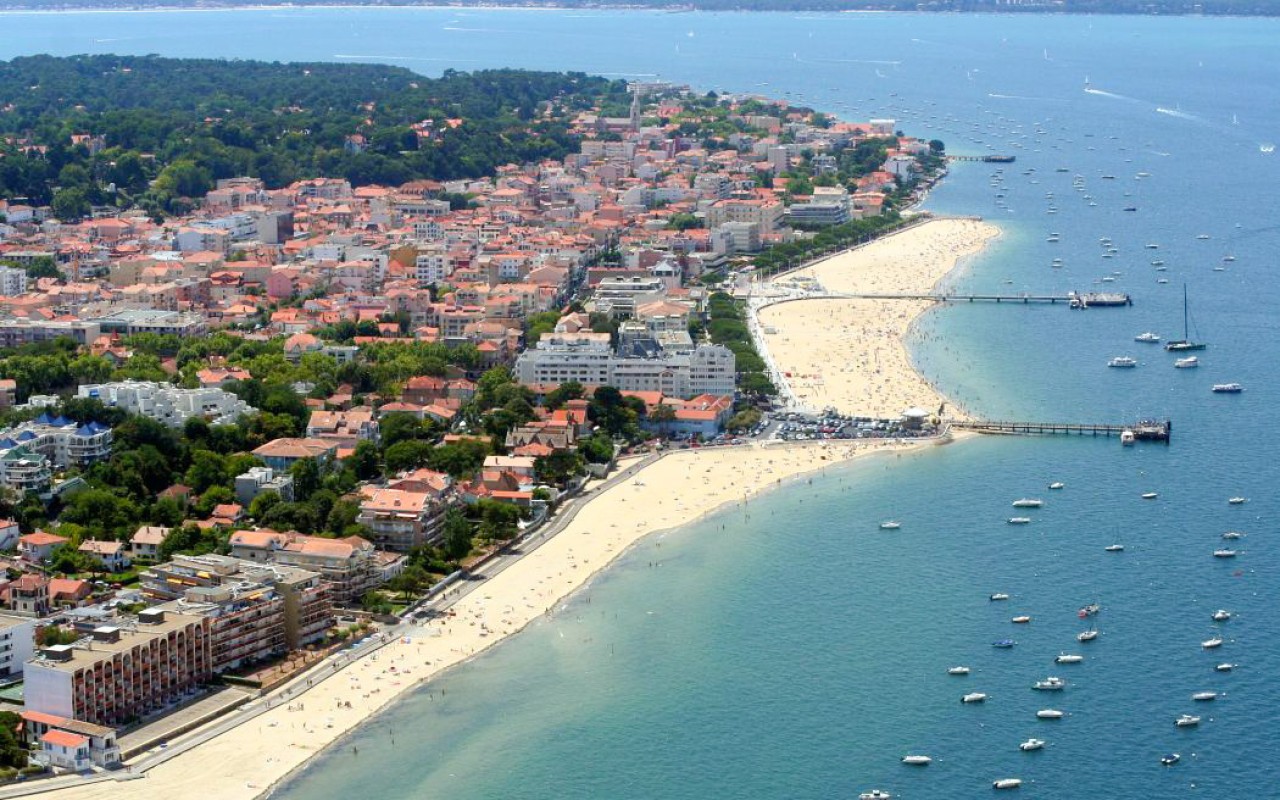 Arcachon about 1 hour from Bordeaux Arcachon about 1 hour from Bordeaux
