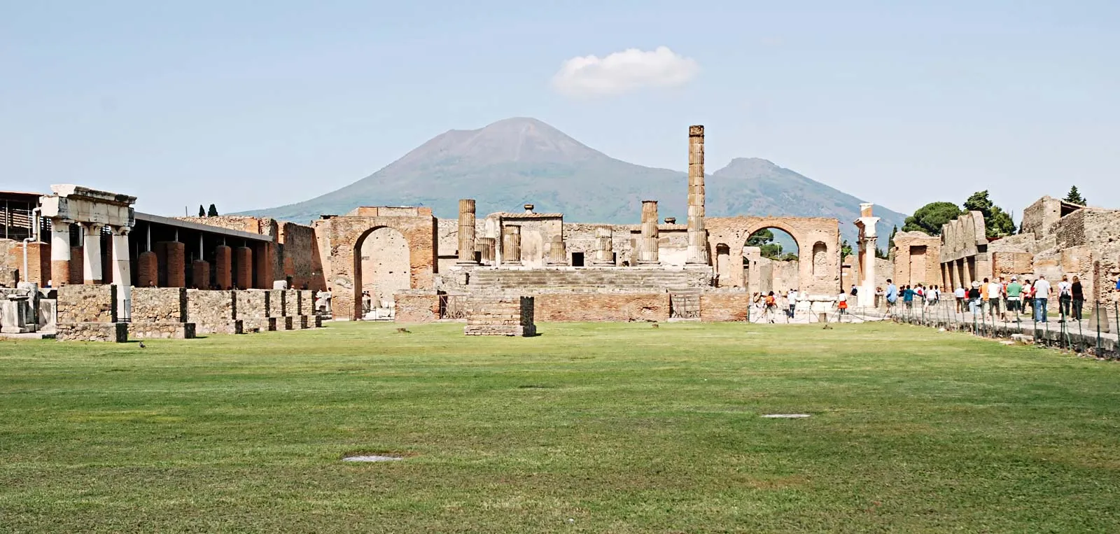 Visit the Ruins of Pompeii Visit the Ruins of Pompeii
