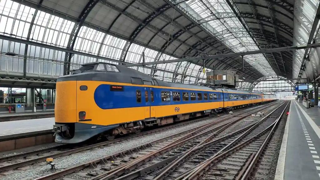 Trains to Amsterdam Centraal Trains to Amsterdam Centraal