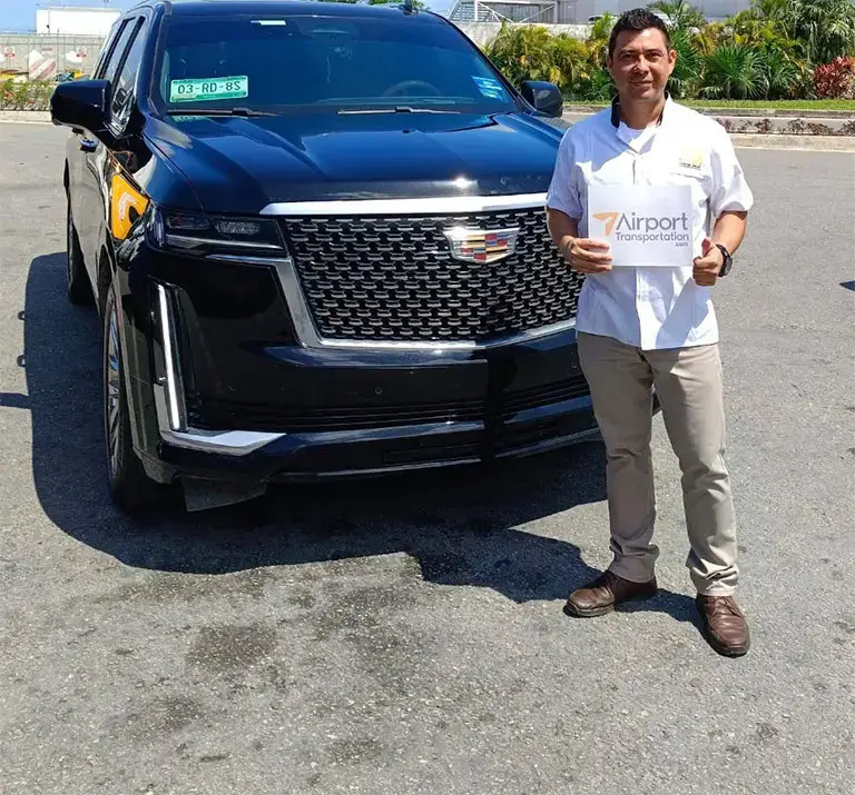 Equipo de Airport Transportation en traslados privados del aeropuerto de Cancún a Cancún y la Riviera Maya. ¡Reserva tu transporte privado hoy!