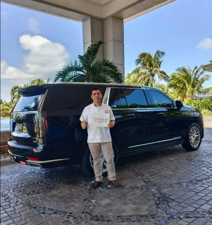 Equipo de Airport Transportation en traslados privados de un resort en Cancún o la Riviera Maya al aeropuerto de Cancún. ¡Reserva el tuyo hoy!